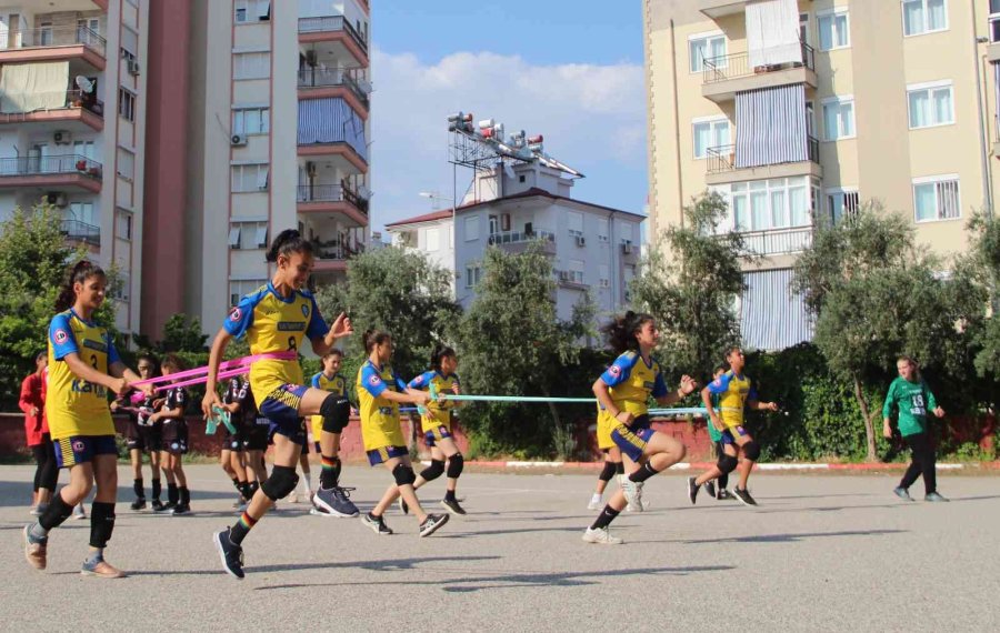 Asfaltta Çalışıp, Parke Sahada Türkiye Şampiyonu Oldular