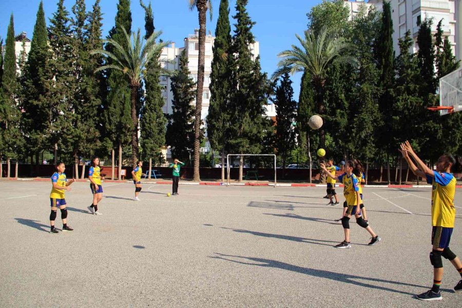 Asfaltta Çalışıp, Parke Sahada Türkiye Şampiyonu Oldular