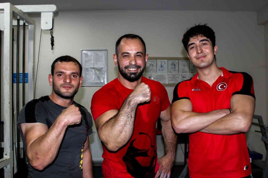 Bilek Güreşinde Başarı 10 Tonu Kaldırmaktan Geçiyor