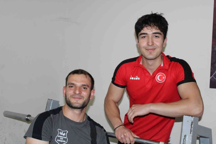 Bilek Güreşinde Başarı 10 Tonu Kaldırmaktan Geçiyor