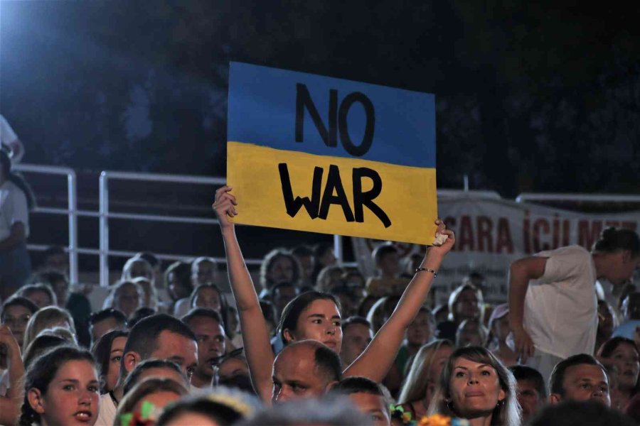 Antalya’da Ukraynalı Çocuklar İçin Sahneye Çıkan Şarkıcı Jamala’dan Bayraktar Teşekkürü