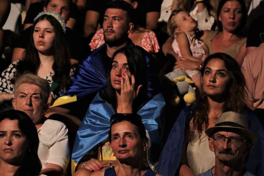 Antalya’da Ukraynalı Çocuklar İçin Sahneye Çıkan Şarkıcı Jamala’dan Bayraktar Teşekkürü