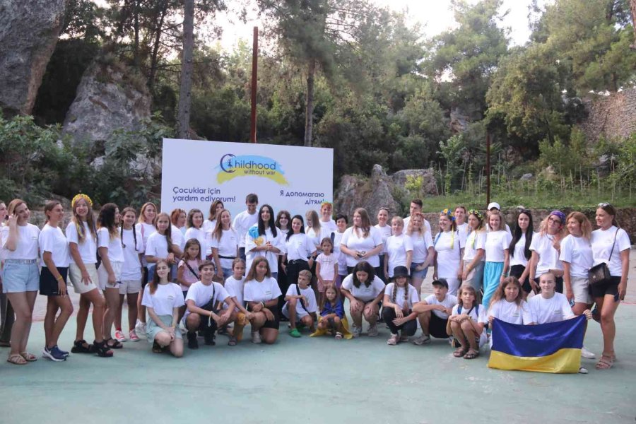 Antalya’da Ukraynalı Çocuklar İçin Sahneye Çıkan Şarkıcı Jamala’dan Bayraktar Teşekkürü