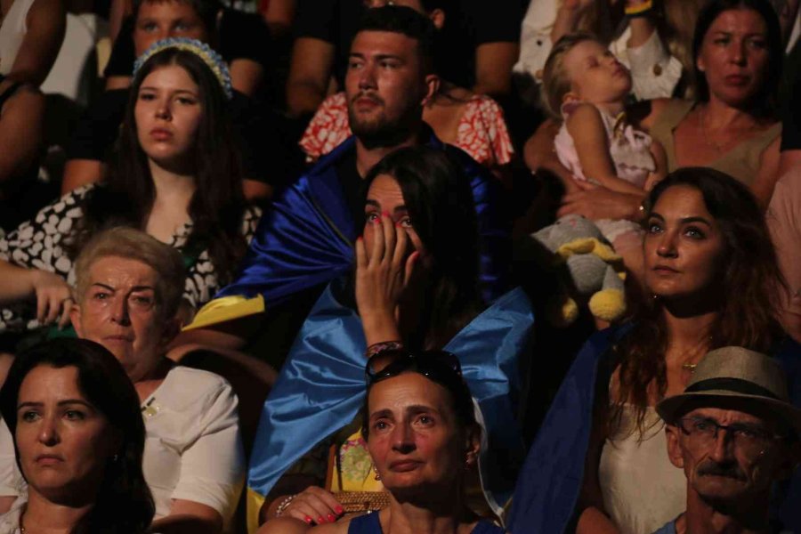 Antalya’da Ukraynalı Çocuklar İçin Sahneye Çıkan Şarkıcı Jamala’dan Bayraktar Teşekkürü