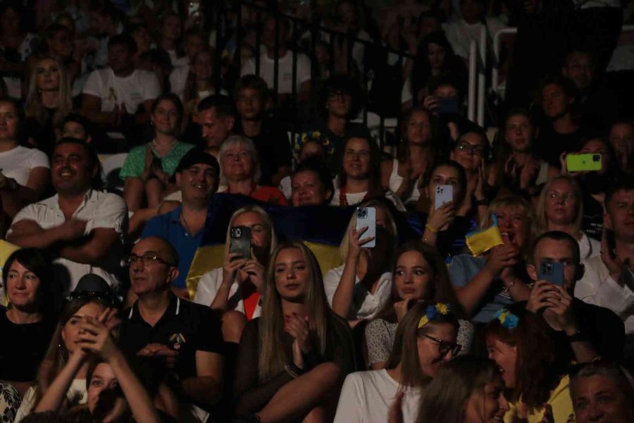 Antalya’da Ukraynalı Çocuklar İçin Sahneye Çıkan Şarkıcı Jamala’dan Bayraktar Teşekkürü