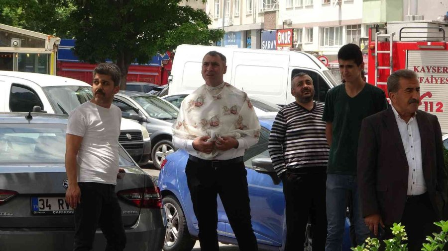 Yangını Duydu, Tıraşı Bırakıp Kendini Dışarı Attı