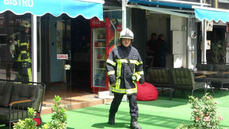 Yangını Duydu, Tıraşı Bırakıp Kendini Dışarı Attı