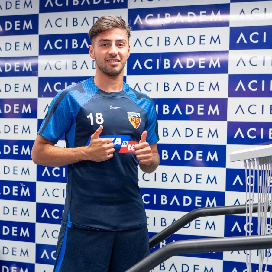 Kayserisporlu Nurettin, 20. Yaş Gününü Antrenman Sonrası Kutladı