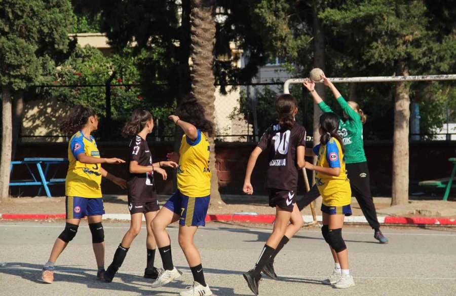 Asfaltta Çalışıp, Parke Sahada Türkiye Şampiyonu Oldular