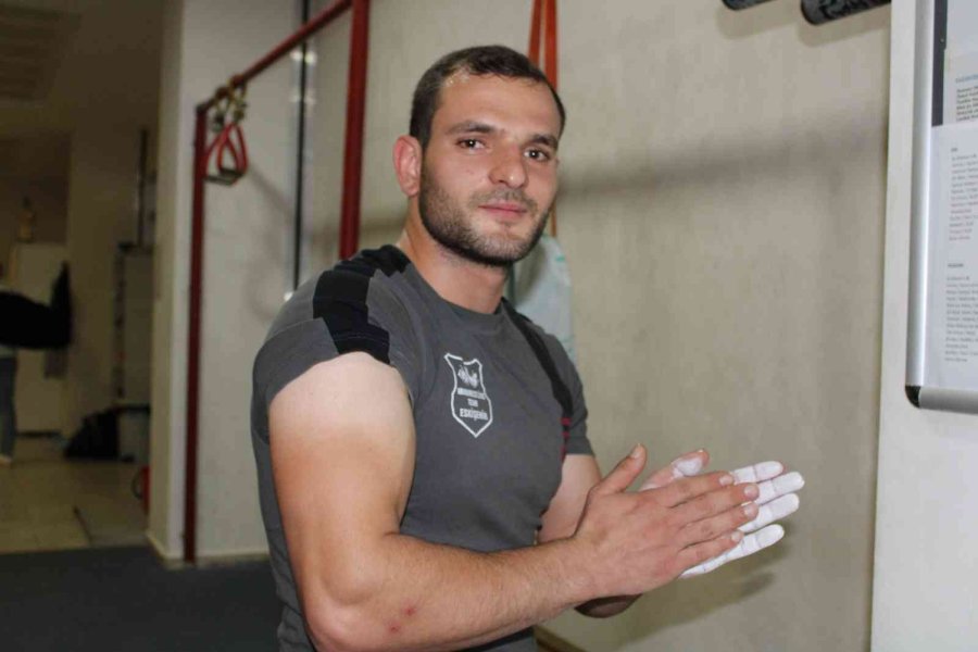 Bilek Güreşinde Başarı 10 Tonu Kaldırmaktan Geçiyor