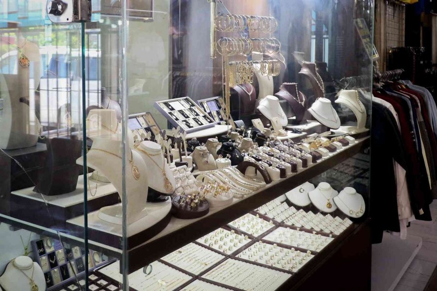 Antalya’da Kuyumcuya Sahte Cumhuriyet Altını Şoku