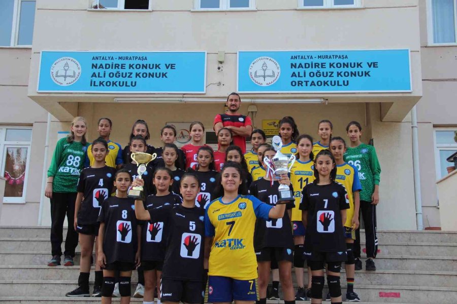 Asfaltta Çalışıp, Parke Sahada Türkiye Şampiyonu Oldular