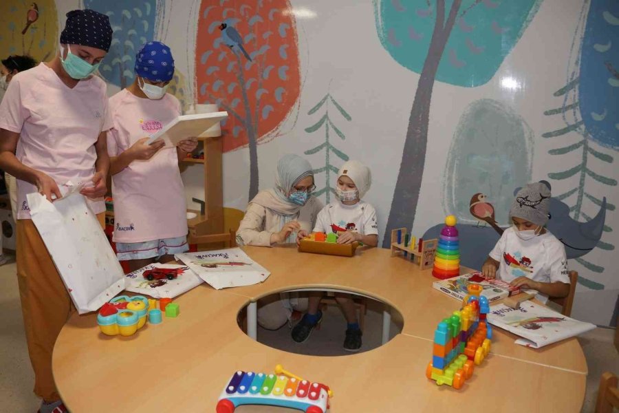 Hastanede Kanser Tedavisi Gören Çocuklara Oyun Odası