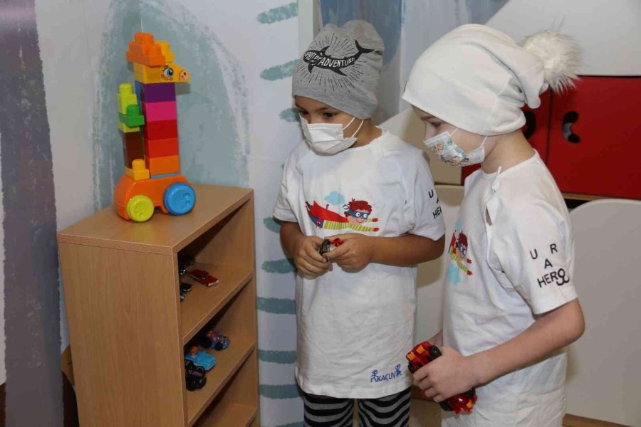 Hastanede Kanser Tedavisi Gören Çocuklara Oyun Odası