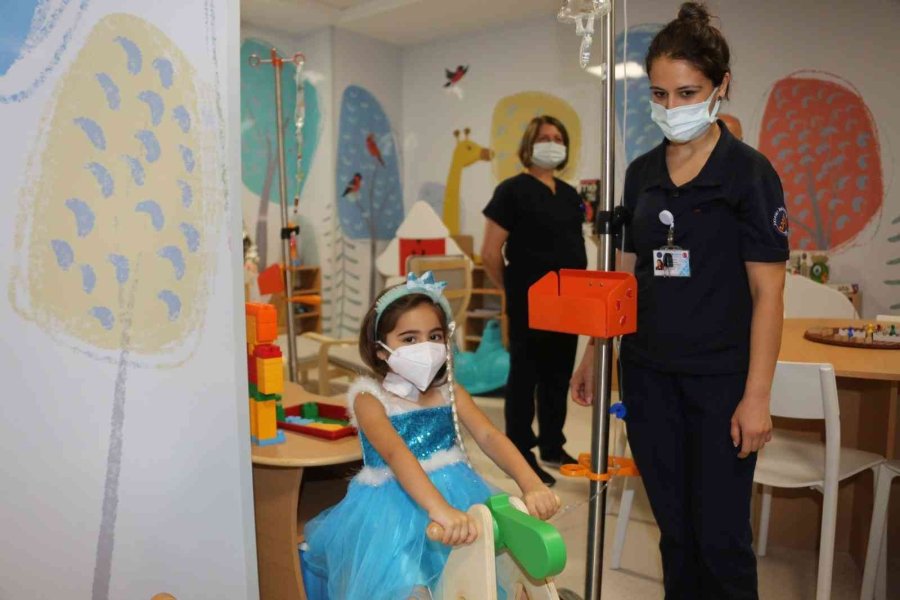 Hastanede Kanser Tedavisi Gören Çocuklara Oyun Odası