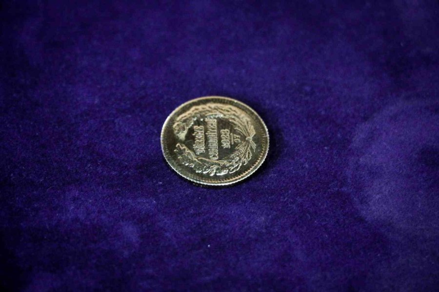 Antalya’da Kuyumcuya Sahte Cumhuriyet Altını Şoku