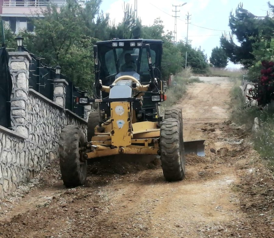 Toroslar’da Yol Çalışmaları Sürüyor