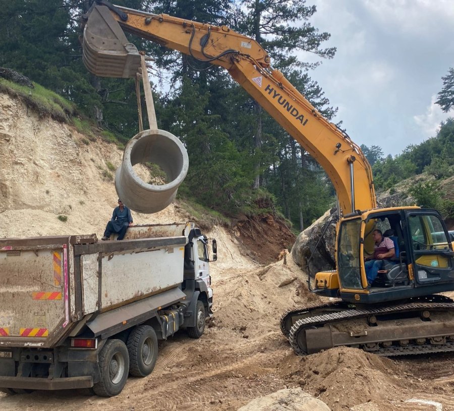 Toroslar’da Yol Çalışmaları Sürüyor