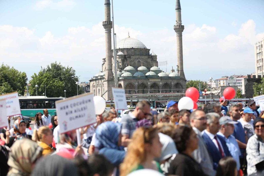 Koruyucu Aile Farkındalık Yürüyüşü Gerçekleştirildi