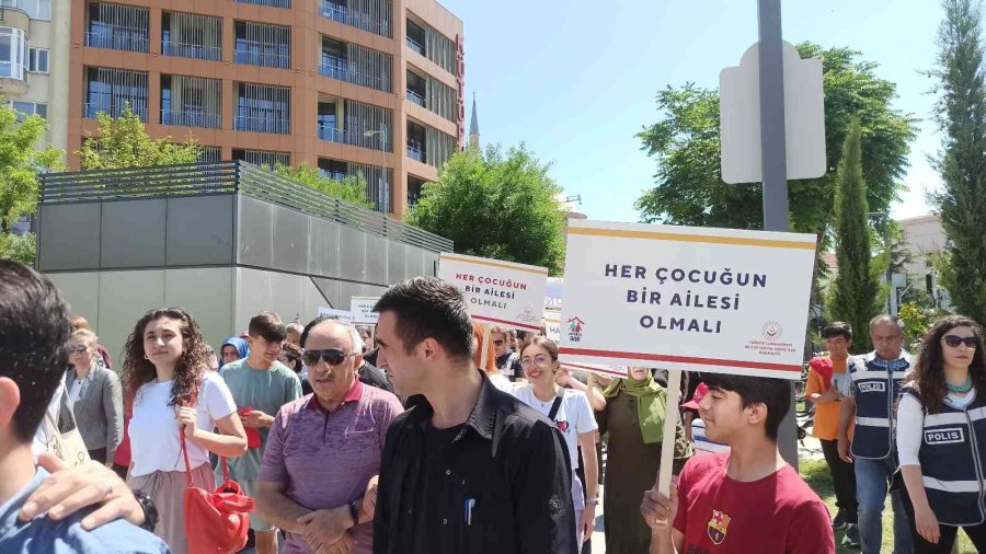 Koruyucu Aile Günü Eskişehir’de Mehter Eşliğinde Kutlandı