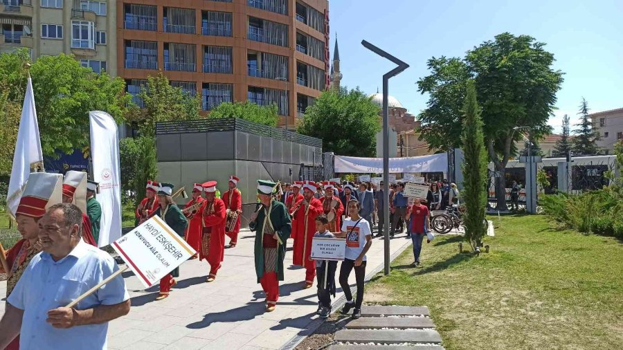 Koruyucu Aile Günü Eskişehir’de Mehter Eşliğinde Kutlandı