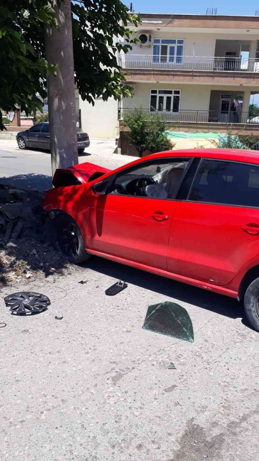 Kaza Yapıp Aracı Ve Yaralı Kadını Bırakıp Kaçan Sürücü, Geri Dönüp Kazayı Uzaktan İzlerken Yakalandı