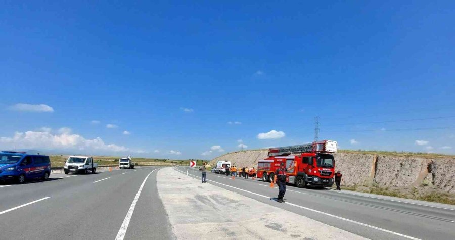 Traktör Şarampole Devrildi