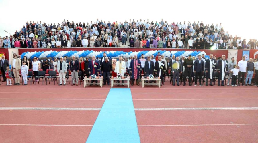 Erü Spor Bilimleri Fakültesi’nde Mezuniyet Coşkusu