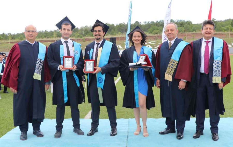 Esogü Tıp Fakültesi 2022 Mezunlarını Verdi