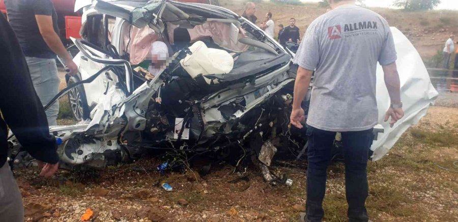 Eskişehir’de Karavanla Otomobil Çarpıştı: 2’si Fransız 5 Yaralı