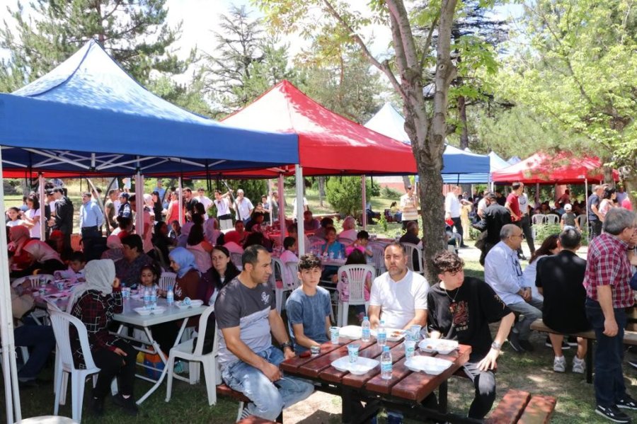 Yetiştirme Yurtlarından Ayrılan Gençler Pilav Gününde Buluştu