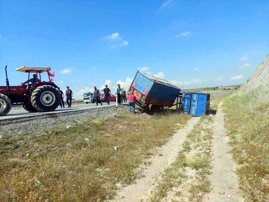 Traktör Şarampole Devrildi