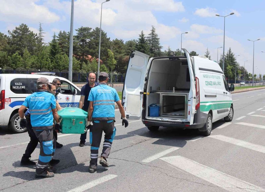 Kayseri’de Feci Kaza, Otomobil Çarptığı Bisikletliyi 50 Metre Sürükledi