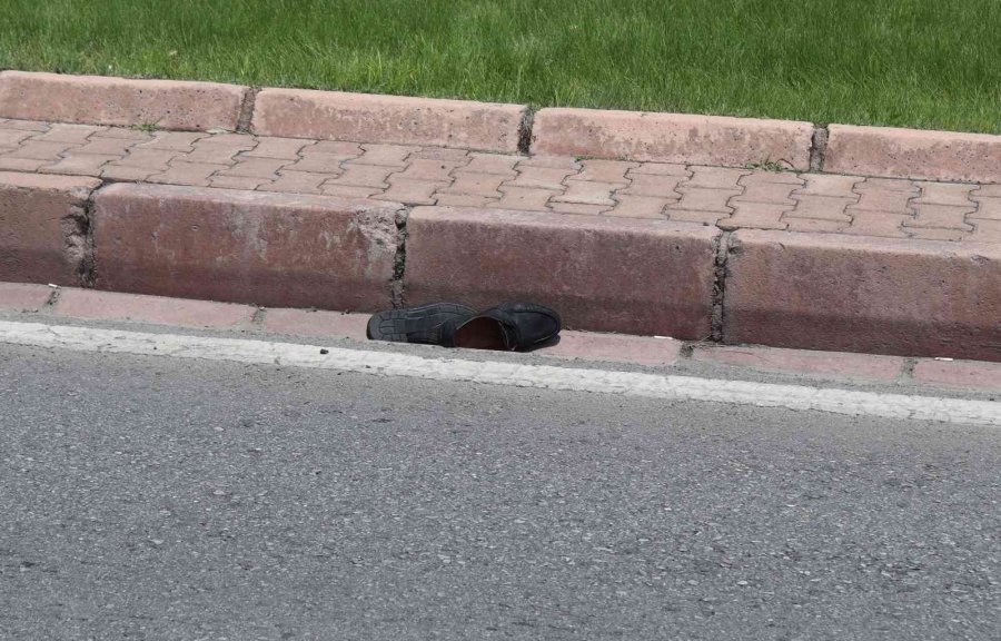 Kayseri’de Feci Kaza, Otomobil Çarptığı Bisikletliyi 50 Metre Sürükledi