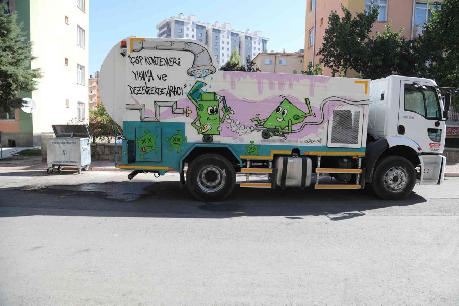 Talas’ta Konteynerler Anında Yıkanıyor