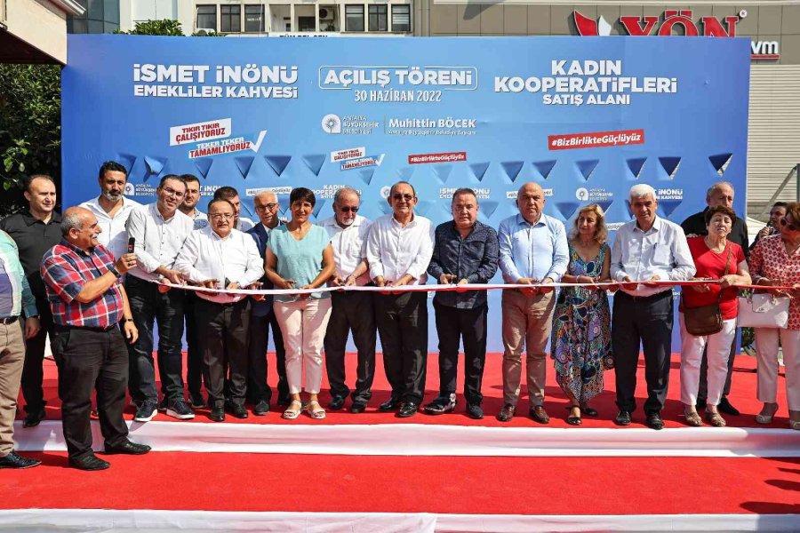 Emekliler Kahvesi Ve Kadın Kooperatifleri Satış Alanı Açıldı