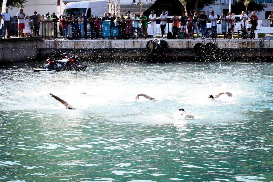 Antalya’da İptal Edilen Yağlı Direk Bayrak Yarışması Renkli Görüntülere Sahne Oldu