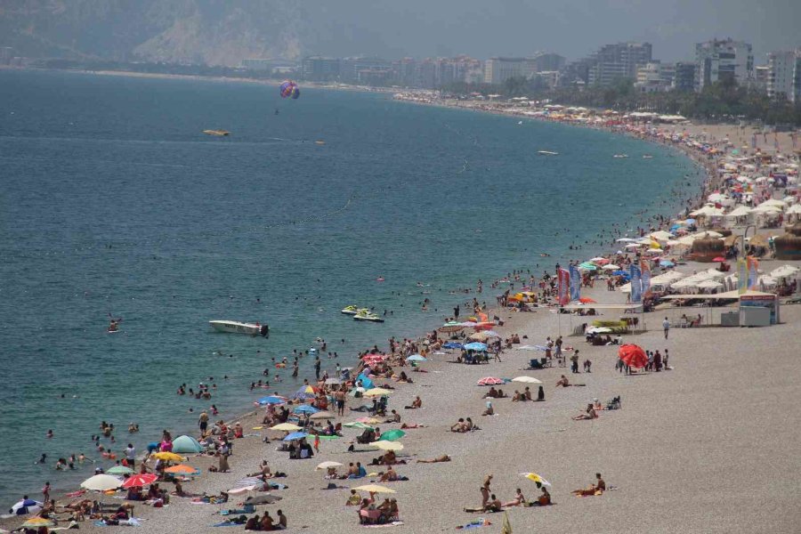 Antalya’da Turist Sayısı Bir Önceki Yılın Aynı Dönemine Göre Yüzde 176 Arttı