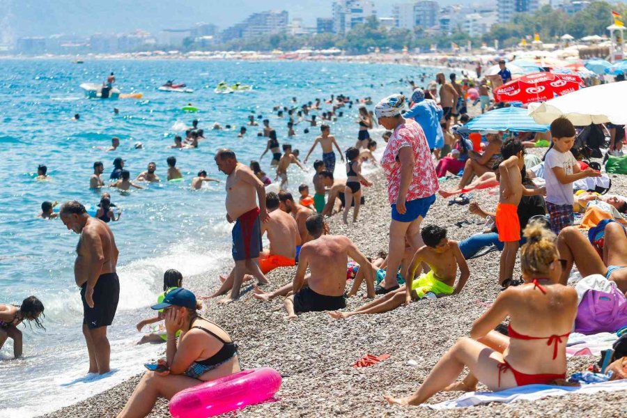Antalya’da Turist Sayısı Bir Önceki Yılın Aynı Dönemine Göre Yüzde 176 Arttı