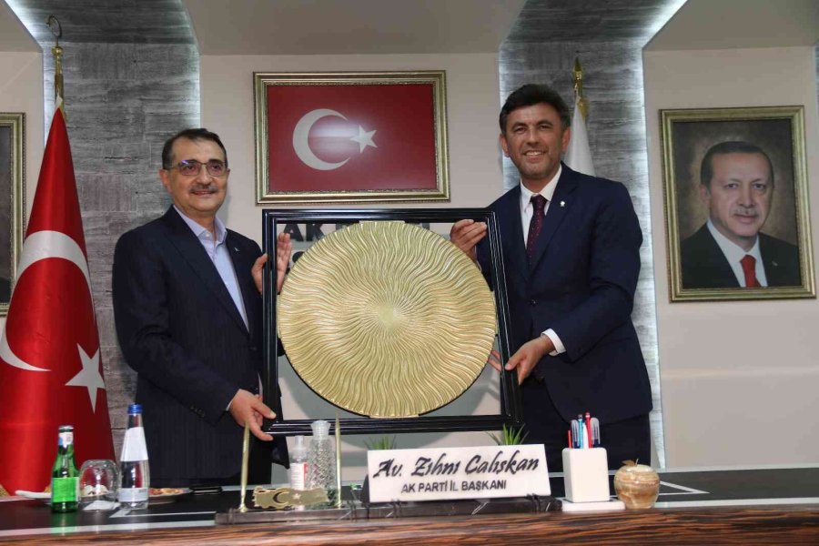 Enerji Ve Tabii Kaynaklar Bakanı Dönmez Ak Parti Eskişehir İl Başkanlığı’nı Ziyaret Etti