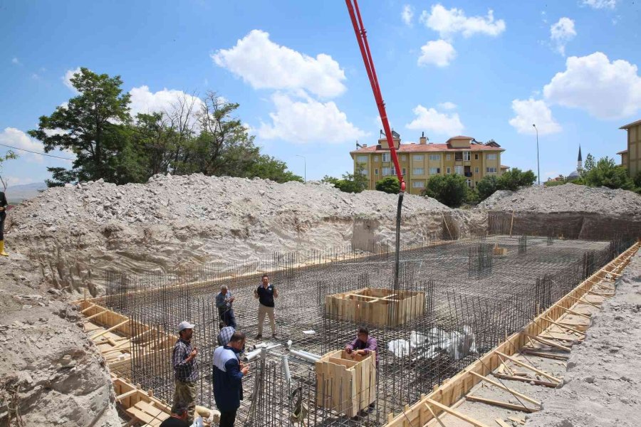 Büyükkılıç, Tomarza’da Yurt Temeli Attı, Dikimevinde İncelemede Bulundu