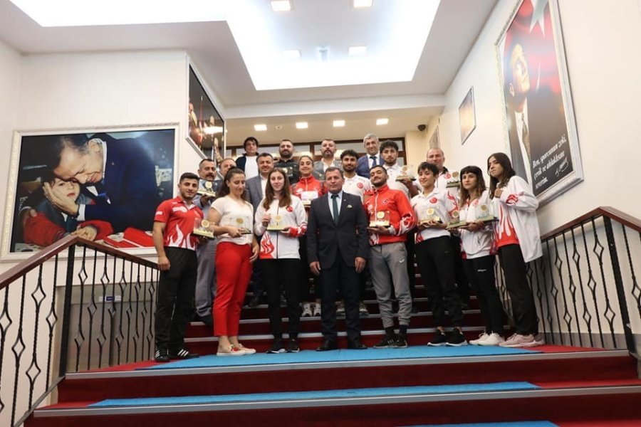 Ali İhsan Kabakcı, Muay Thai Sporcularıyla Erciyes’te Buluştu