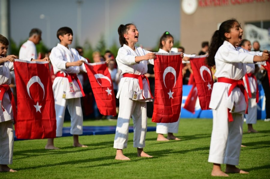 Kayseri’de Gsb Yaz Spor Okulları Açıldı
