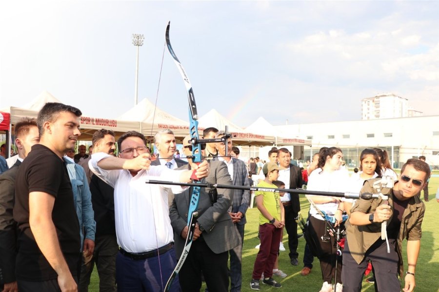 Kayseri’de Gsb Yaz Spor Okulları Açıldı