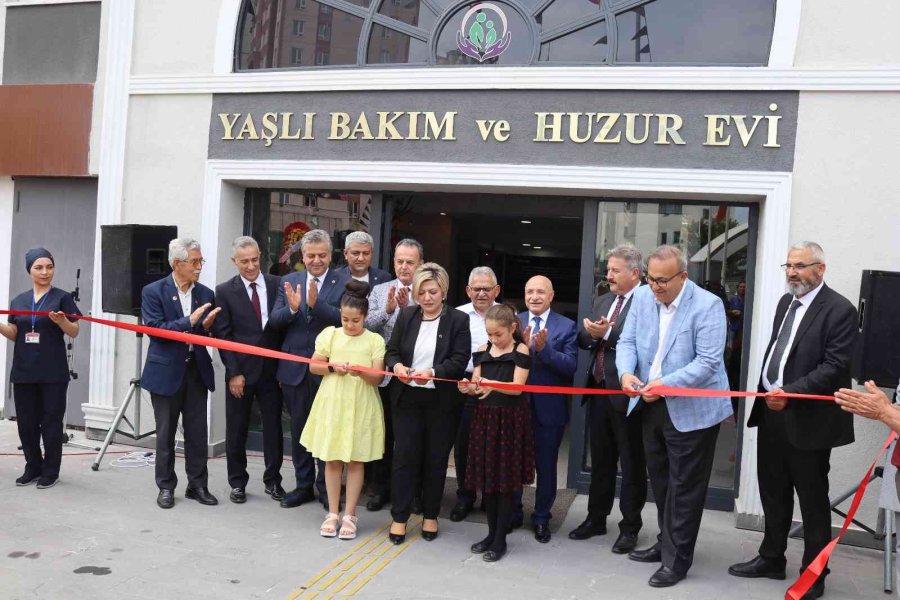 Bu Merkez Yaşlılara 5 Yıldızlı Otel Konforu Yaşatacak