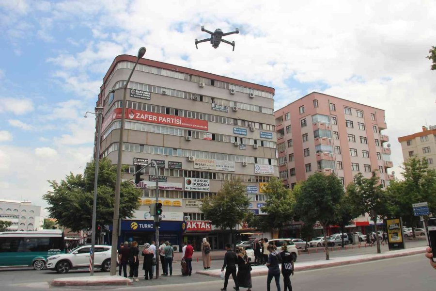 Konya’da Işık İhlali Yapan Yayalar Havadan Dron İle Uyarıldı Ve Denetlendi