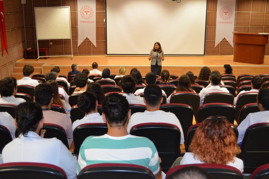 Alkü’de İntörn Doktorlar Eğitimlerine Başladı