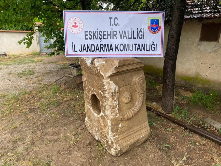 Tarlasını Süren Çiftçi Roma Dönemine Ait Taş Eser Buldu