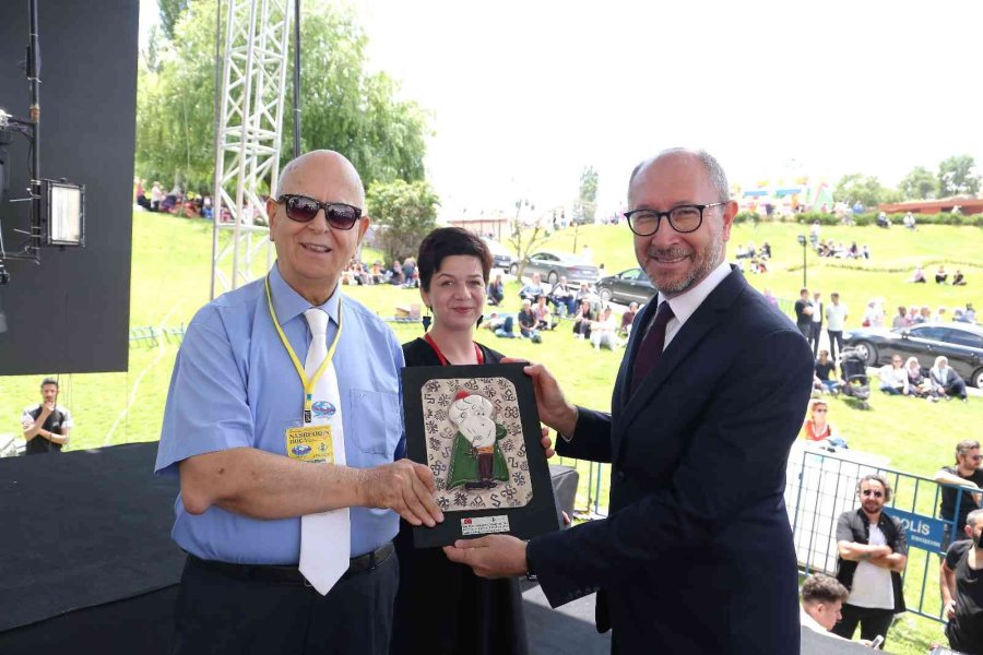 Anadolu Halk Dansları Topluluğu, Nasreddin Hoca Festivali’ne Katıldı