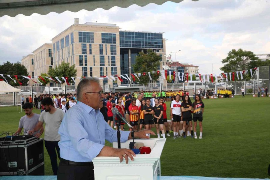 Başkan Büyükkılıç’tan Amatör Spor Kulüplerine 350 Bin Tl’lik Destek